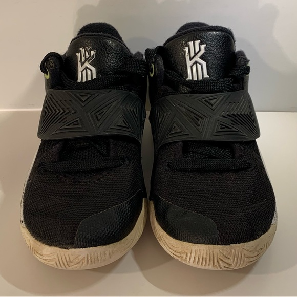 ⚡️ NIKE KYRIE FLYTRAP 3 BLACK & VOLT GS SIZE 4Y YOUTH BASKETBALL SHOES ⚡️ - Picture 3 of 6
